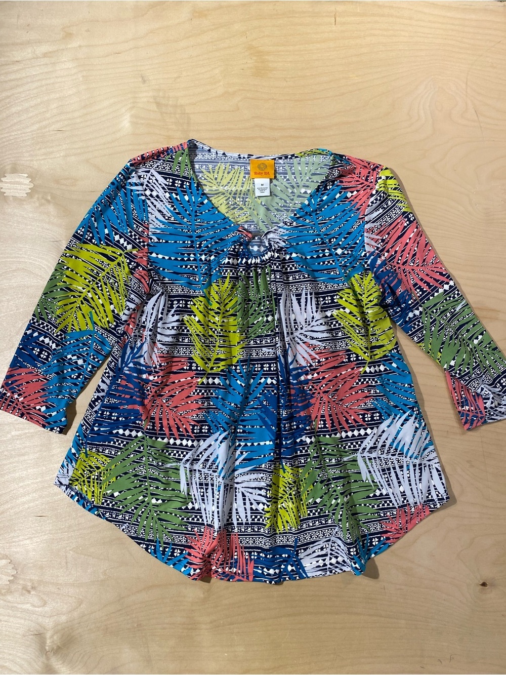 Ruby Rd. Multicolor Palm-Print V-Neck Tunic Medium (RK) - Picture 3 of 9